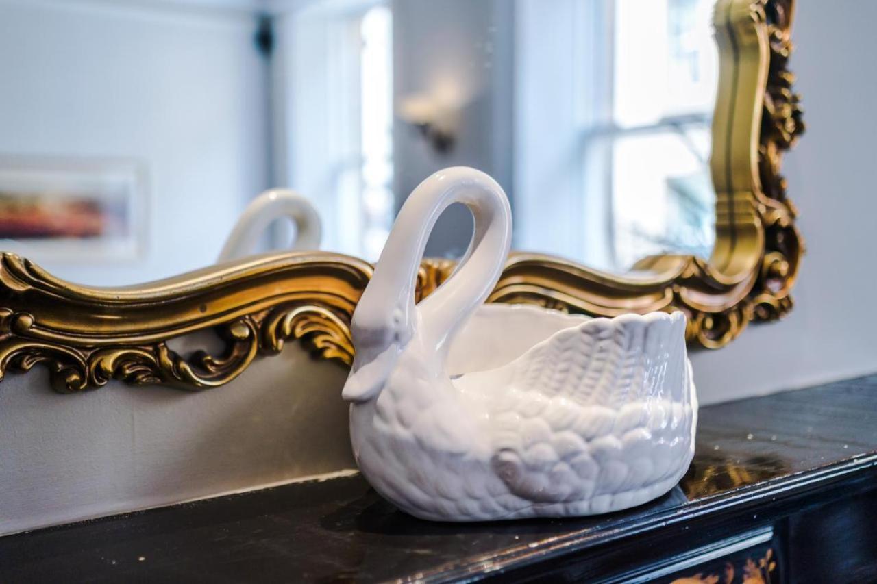 The White Swan Hotel Галіфакс Екстер'єр фото